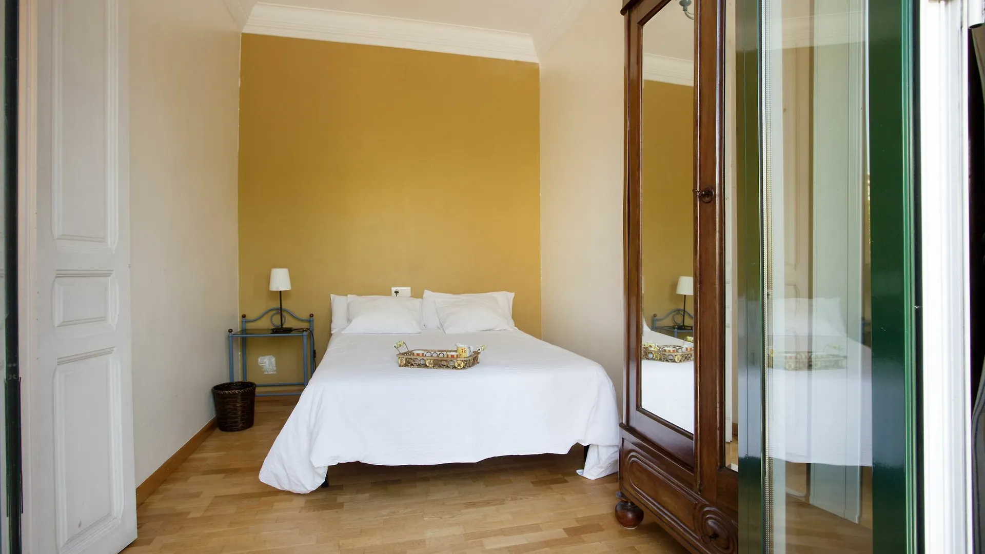Espai Barcelona Rocafort Apartments