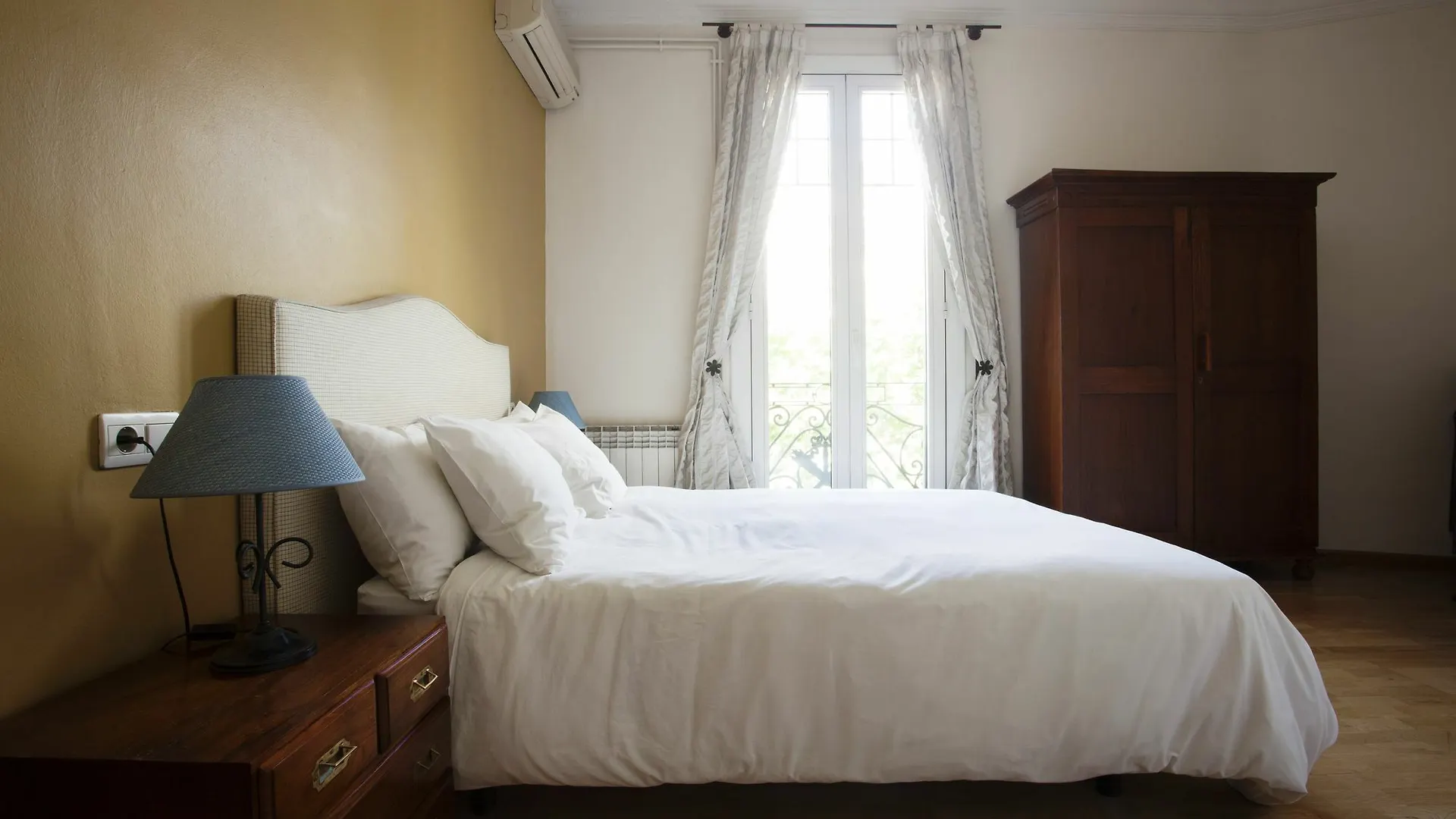 Espai Barcelona Rocafort Apartments Spain