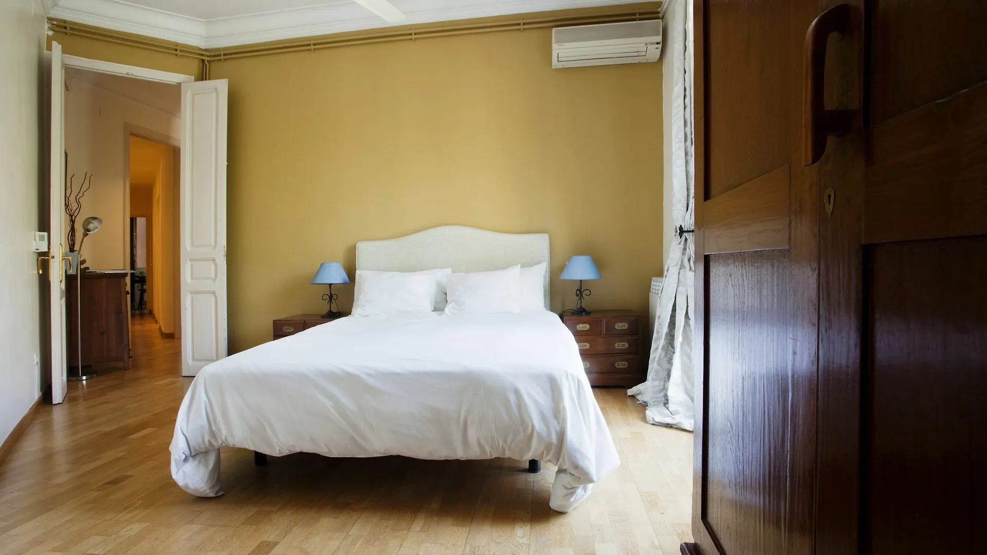 Espai Barcelona Rocafort Apartments